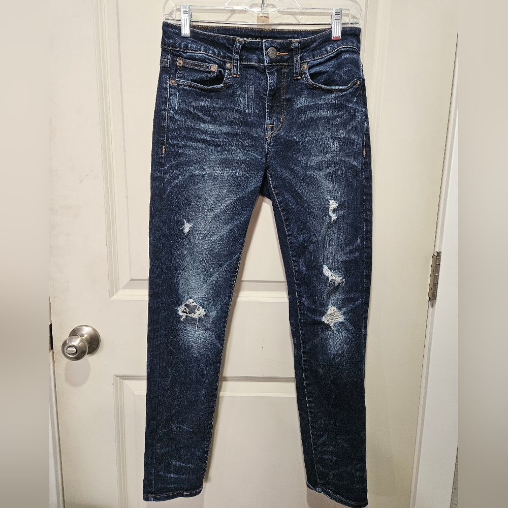 American Eagle Women's Blue Distressed Jeans